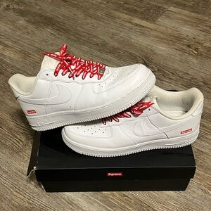 Nike air force 1. Supreme, men’s size 11 (used) lightly worn